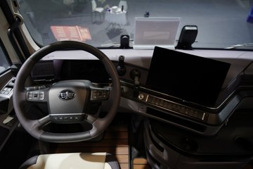 ���ӥ; ͷ�Ȳ� 15.6L LNG 660���� 6X4 һ�����12�� AMT�Զ��� ǣ����ͼƬ