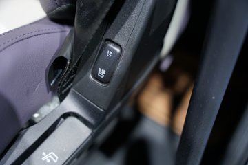 ���ӥ; ͷ�Ȳ� 15.6L LNG 660���� 6X4 һ�����12�� AMT�Զ��� ǣ����ͼƬ
