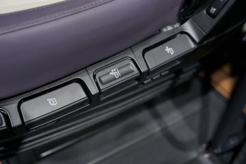���ӥ; ͷ�Ȳ� 15.6L LNG 660���� 6X4 һ�����12�� AMT�Զ��� ǣ����ͼƬ