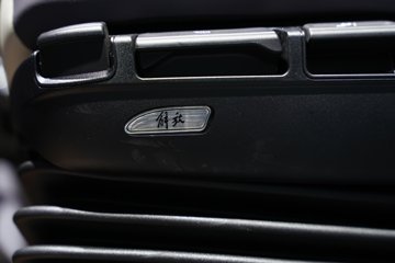 ���ӥ; ͷ�Ȳ� 15.6L LNG 660���� 6X4 һ�����12�� AMT�Զ��� ǣ����ͼƬ
