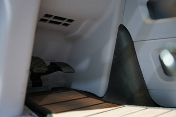 ���ӥ; ͷ�Ȳ� 15.6L LNG 660���� 6X4 һ�����12�� AMT�Զ��� ǣ����ͼƬ