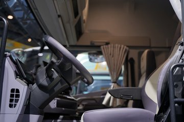 ���ӥ; ͷ�Ȳ� 15.6L LNG 660���� 6X4 һ�����12�� AMT�Զ��� ǣ����ͼƬ
