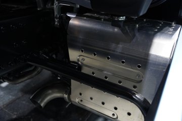 ���ӥ; ͷ�Ȳ� 15.6L LNG 660���� 6X4 һ�����12�� AMT�Զ��� ǣ����ͼƬ