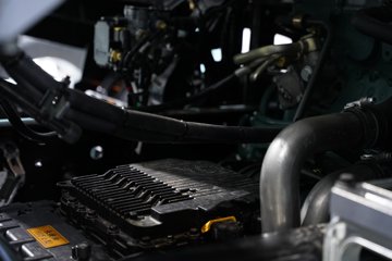 ���ӥ; ͷ�Ȳ� 15.6L LNG 660���� 6X4 һ�����12�� AMT�Զ��� ǣ����ͼƬ