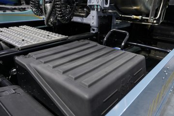 ���ӥ; ͷ�Ȳ� 15.6L LNG 660���� 6X4 һ�����12�� AMT�Զ��� ǣ����ͼƬ
