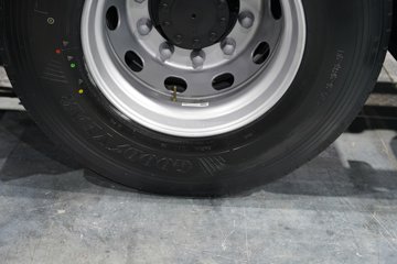 ���ӥ; ͷ�Ȳ� 15.6L LNG 660���� 6X4 һ�����12�� AMT�Զ��� ǣ����ͼƬ