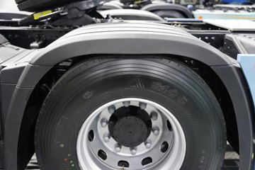 ���ӥ; ͷ�Ȳ� 15.6L LNG 660���� 6X4 һ�����12�� AMT�Զ��� ǣ����ͼƬ