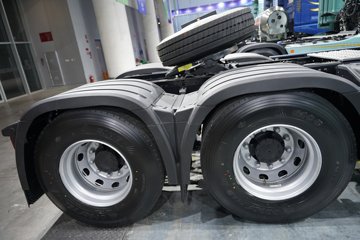 ���ӥ; ͷ�Ȳ� 15.6L LNG 660���� 6X4 һ�����12�� AMT�Զ��� ǣ����ͼƬ