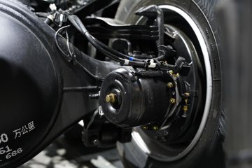 ���ӥ; ͷ�Ȳ� 15.6L LNG 660���� 6X4 һ�����12�� AMT�Զ��� ǣ����ͼƬ