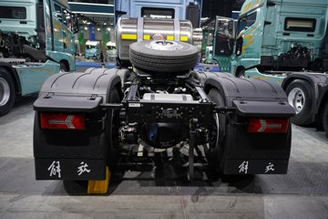 ���ӥ; ͷ�Ȳ� 15.6L LNG 660���� 6X4 һ�����12�� AMT�Զ��� ǣ����ͼƬ