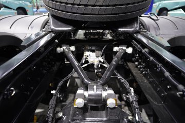 ���ӥ; ͷ�Ȳ� 15.6L LNG 660���� 6X4 һ�����12�� AMT�Զ��� ǣ����ͼƬ