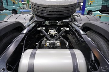���ӥ; ͷ�Ȳ� 15.6L LNG 660���� 6X4 һ�����12�� AMT�Զ��� ǣ����ͼƬ