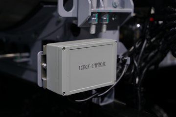 ���ӥ; ͷ�Ȳ� 15.6L LNG 660���� 6X4 һ�����12�� AMT�Զ��� ǣ����ͼƬ
