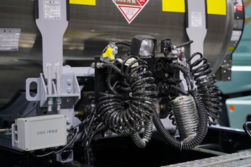 ���ӥ; ͷ�Ȳ� 15.6L LNG 660���� 6X4 һ�����12�� AMT�Զ��� ǣ����ͼƬ
