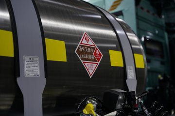 ���ӥ; ͷ�Ȳ� 15.6L LNG 660���� 6X4 һ�����12�� AMT�Զ��� ǣ����ͼƬ