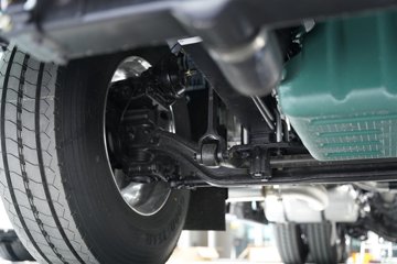 ���ӥ; ͷ�Ȳ� 15.6L LNG 660���� 6X4 һ�����12�� AMT�Զ��� ǣ����ͼƬ