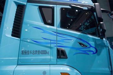 ���ӥ�� 13.2L LNG 530���� 6X4 һ�����12�� ǣ����ͼƬ