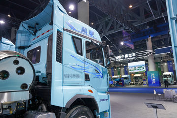 ���ӥ�� 13.2L LNG 530���� 6X4 һ�����12�� ǣ����ͼƬ