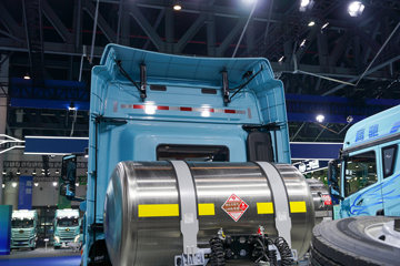 ���ӥ�� 13.2L LNG 530���� 6X4 һ�����12�� ǣ����ͼƬ
