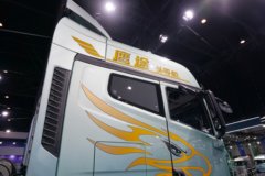 青岛解放鹰途 头等舱 13.2L柴油 640马力 6X4 一汽解放12档 AMT自动档 牵引车 青岛解放鹰途 头等舱 13.2L柴油 640马力 6X4 一汽解放12档 AMT自动档 牵引车