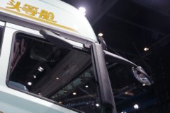 青岛解放鹰途 头等舱 13.2L柴油 640马力 6X4 一汽解放12档 AMT自动档 牵引车 青岛解放鹰途 头等舱 13.2L柴油 640马力 6X4 一汽解放12档 AMT自动档 牵引车