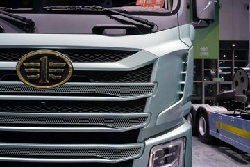 �ൺ���ӥ; ͷ�Ȳ� 13.2L���� 640���� 6X4 һ�����12�� AMT�Զ��� ǣ����ͼƬ