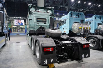 �ൺ���ӥ; ͷ�Ȳ� 13.2L���� 640���� 6X4 һ�����12�� AMT�Զ��� ǣ����ͼƬ