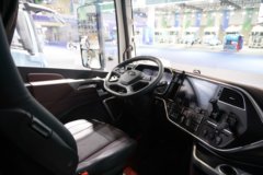 青岛解放鹰途 头等舱 13.2L柴油 640马力 6X4 一汽解放12档 AMT自动档 牵引车 青岛解放鹰途 头等舱 13.2L柴油 640马力 6X4 一汽解放12档 AMT自动档 牵引车