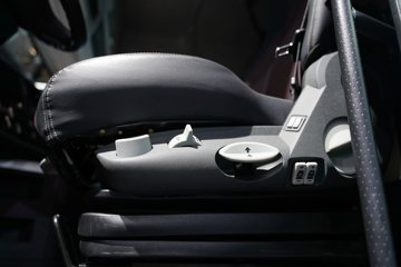 �ൺ���ӥ; ͷ�Ȳ� 13.2L���� 640���� 6X4 һ�����12�� AMT�Զ��� ǣ����ͼƬ