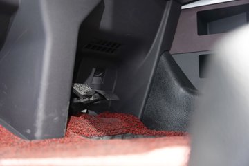 �ൺ���ӥ; ͷ�Ȳ� 13.2L���� 640���� 6X4 һ�����12�� AMT�Զ��� ǣ����ͼƬ
