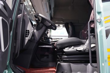 �ൺ���ӥ; ͷ�Ȳ� 13.2L���� 640���� 6X4 һ�����12�� AMT�Զ��� ǣ����ͼƬ