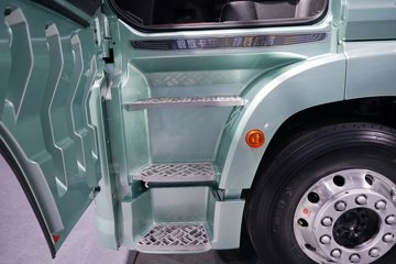 �ൺ���ӥ; ͷ�Ȳ� 13.2L���� 640���� 6X4 һ�����12�� AMT�Զ��� ǣ����ͼƬ