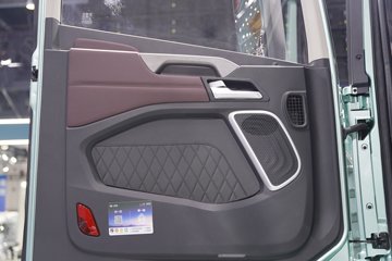 �ൺ���ӥ; ͷ�Ȳ� 13.2L���� 640���� 6X4 һ�����12�� AMT�Զ��� ǣ����ͼƬ