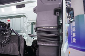 �ൺ���ӥ; ͷ�Ȳ� 13.2L���� 640���� 6X4 һ�����12�� AMT�Զ��� ǣ����ͼƬ