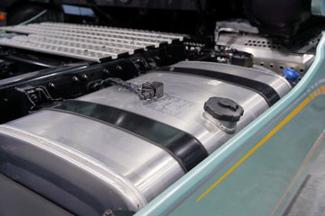 �ൺ���ӥ; ͷ�Ȳ� 13.2L���� 640���� 6X4 һ�����12�� AMT�Զ��� ǣ����ͼƬ