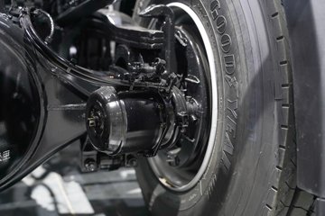 �ൺ���ӥ; ͷ�Ȳ� 13.2L���� 640���� 6X4 һ�����12�� AMT�Զ��� ǣ����ͼƬ