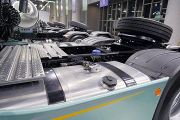 �ൺ���ӥ; ͷ�Ȳ� 13.2L���� 640���� 6X4 һ�����12�� AMT�Զ��� ǣ����ͼƬ