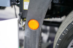 解放鹰驰 7.8L柴油 320马力 4X2 一汽解放8档 9.7米厢式载货车