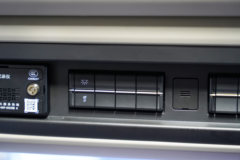 解放鹰驰 7.8L柴油 320马力 4X2 一汽解放8档 9.7米厢式载货车