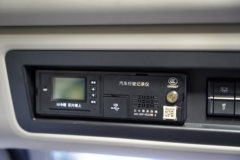 解放鹰驰 7.8L柴油 320马力 4X2 一汽解放8档 9.7米厢式载货车