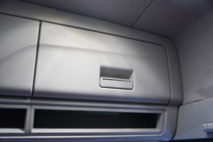 解放鹰驰 7.8L柴油 320马力 4X2 一汽解放8档 9.7米厢式载货车