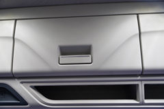 解放鹰驰 7.8L柴油 320马力 4X2 一汽解放8档 9.7米厢式载货车