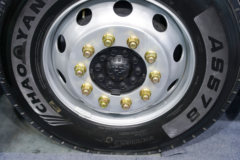 解放鹰驰 7.8L柴油 320马力 4X2 一汽解放8档 9.7米厢式载货车