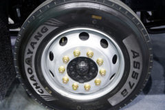 解放鹰驰 7.8L柴油 320马力 4X2 一汽解放8档 9.7米厢式载货车