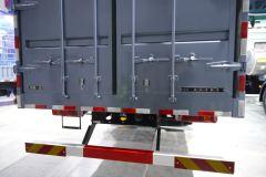 解放鹰驰 7.8L柴油 320马力 4X2 一汽解放8档 9.7米厢式载货车