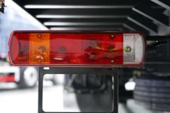 解放鹰驰 7.8L柴油 320马力 4X2 一汽解放8档 9.7米厢式载货车