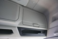 青岛解放鹰途 商务舱 13.2L柴油 620马力 8X4 一汽解放12档 AMT自动档 9.4米仓栅式载货车 青岛解放鹰途 商务舱 13.2L柴油 620马力 8X4 一汽解放12档 AMT自动档 9.4米仓栅式载货车