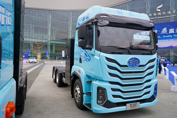 解放鹰驰 6X4 纯电动牵引车 宁德时代400kWh