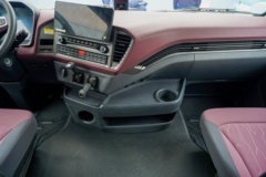 解放鹰驰 6X4 纯电动牵引车 宁德时代400kWh