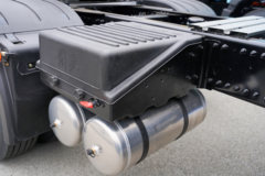 解放鹰驰 6X4 纯电动牵引车 宁德时代400kWh